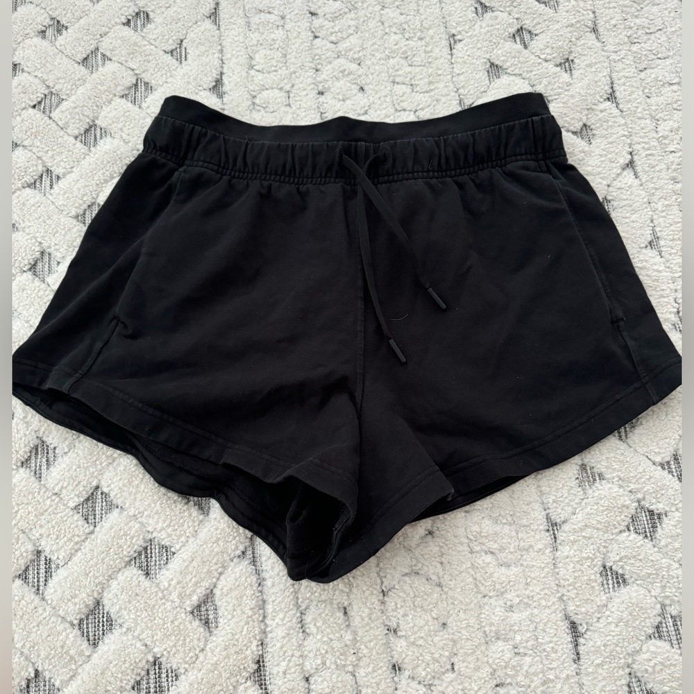 Lululemon Inner glow shorts 3”